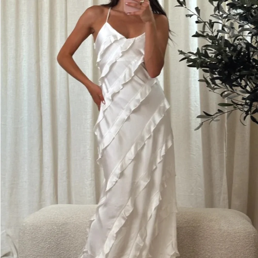 NWT Show Me Your MuMu Ivory Ruffle Wedding Gown - Picture 3 of 10